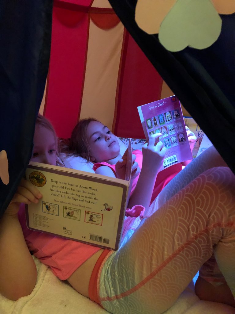 BSMuscatFS1's tweet image. Cosy spaces, cuddles &amp;amp; role modelling the love of #books Our little readers finding ways to travel wherever their imaginations take them &amp;amp; feeding their knowledge during #lockdown #earlyears #remotelearning @PrincipalMuscat @BSMuscatHeadPri @JulesEYFS @EarlyExcellence @MoonMaddy