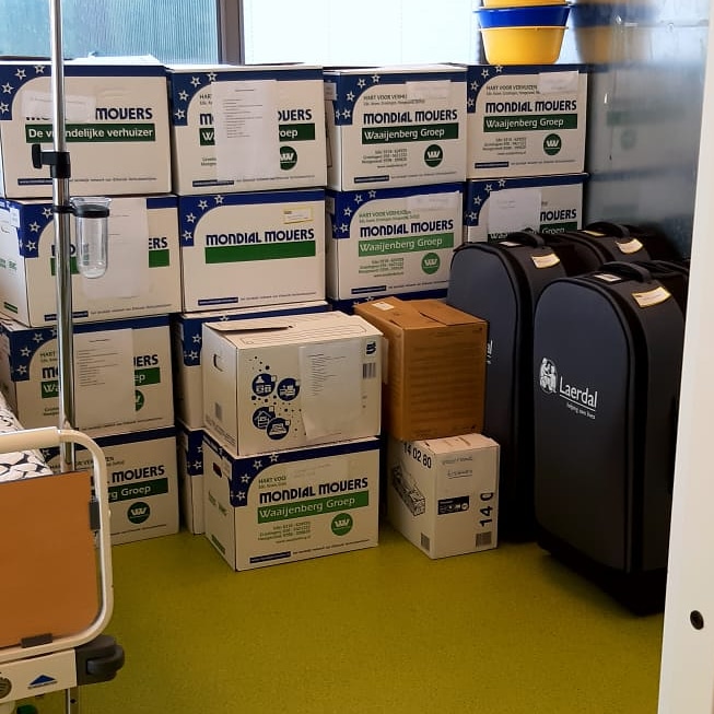 Terwijl wij thuis les krijgen/geven wordt er op school al hard gewerkt aan de verhuizing naar de Zeemansstraat!