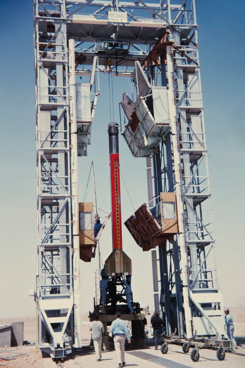 Le CNES va donc lancer le programme dit des Pierres Précieuses, qui va tester plusieurs technologies séparément sur de petites fusées avant de tout regrouper dans le lanceur ultime, dénommé Diamant.Et là une mini-guerre se déclenche entre deux camps au CNES.