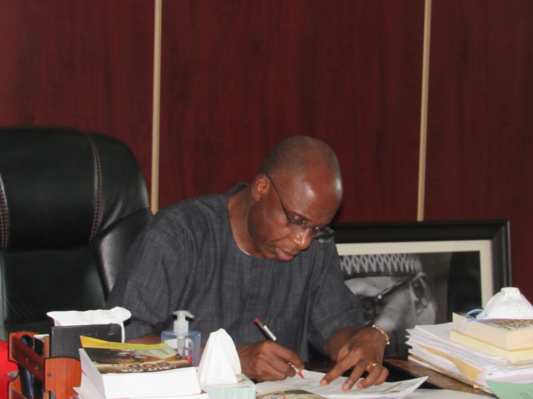 ChibuikeAmaechi's tweet photo. #Office #Workmode

And we'll be back in the field soon, by God's grace.

#StaySafe #StayHealthy https://t.co/RH4geUVc9b