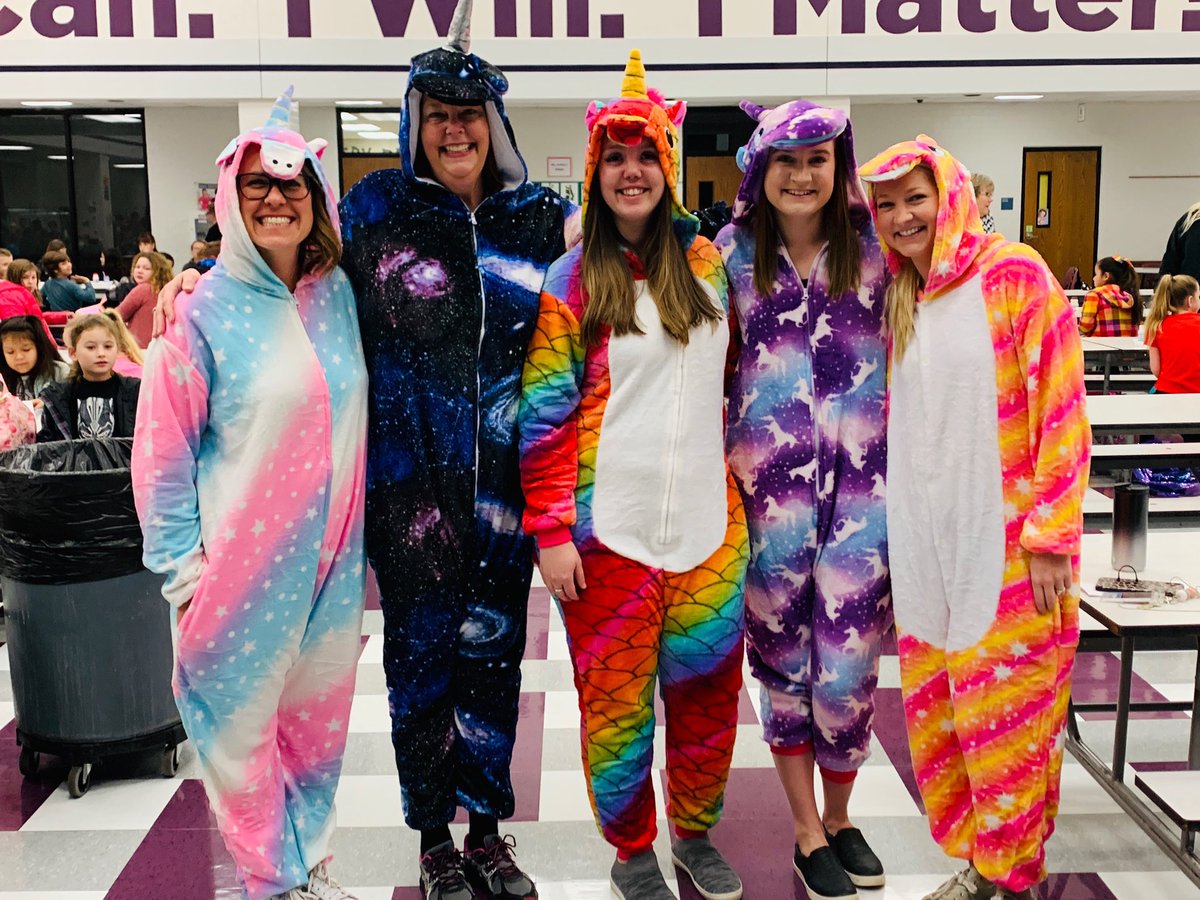 BaccusKinder's tweet photo. IT’S THE LAST WEEK OF SCHOOL! And the last few days of ABC countdown! U is for unicorns and V is for valentine’s candy! 🦄 ❤️ 🍬 @baccuselem @granburyisd #baccusstrong #baccuskinder #kinderkindness #gisd https://t.co/fMpWSjRZ0S