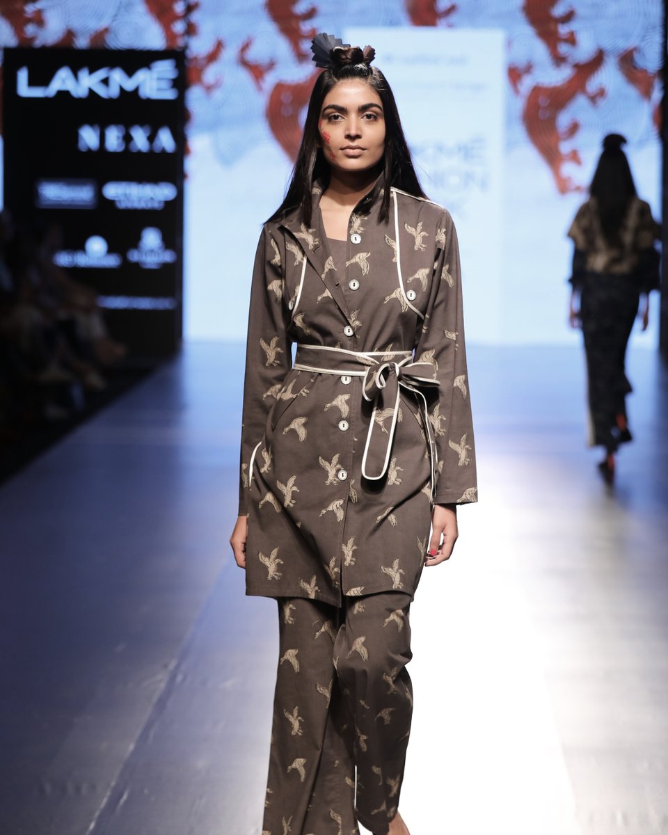 LakmeFashionWk's tweet photo. #LakmeFashionWeek presents #AllAboutIndia, an initiative that aims to bring to light sustainability while actively supporting homegrown businesses that work collaboratively with craftsmen to bring their designs to life.
#CraftIsCool by #ParamparikKarigar
#MakeFashionGood https://t.co/wtFPt6ZHqP