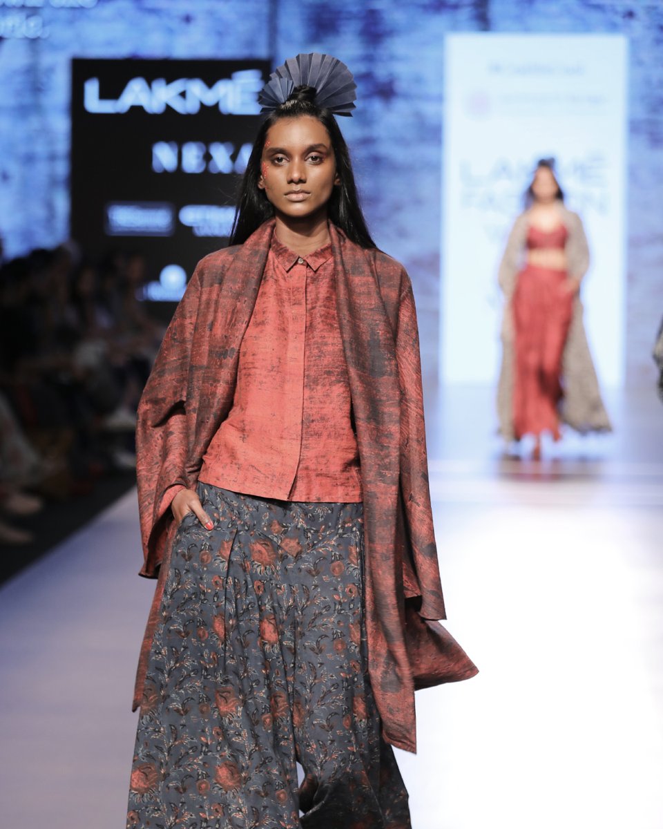 LakmeFashionWk's tweet photo. #LakmeFashionWeek presents #AllAboutIndia, an initiative that aims to bring to light sustainability while actively supporting homegrown businesses that work collaboratively with craftsmen to bring their designs to life.
#CraftIsCool by #ParamparikKarigar
#MakeFashionGood https://t.co/fSasTNH1jm