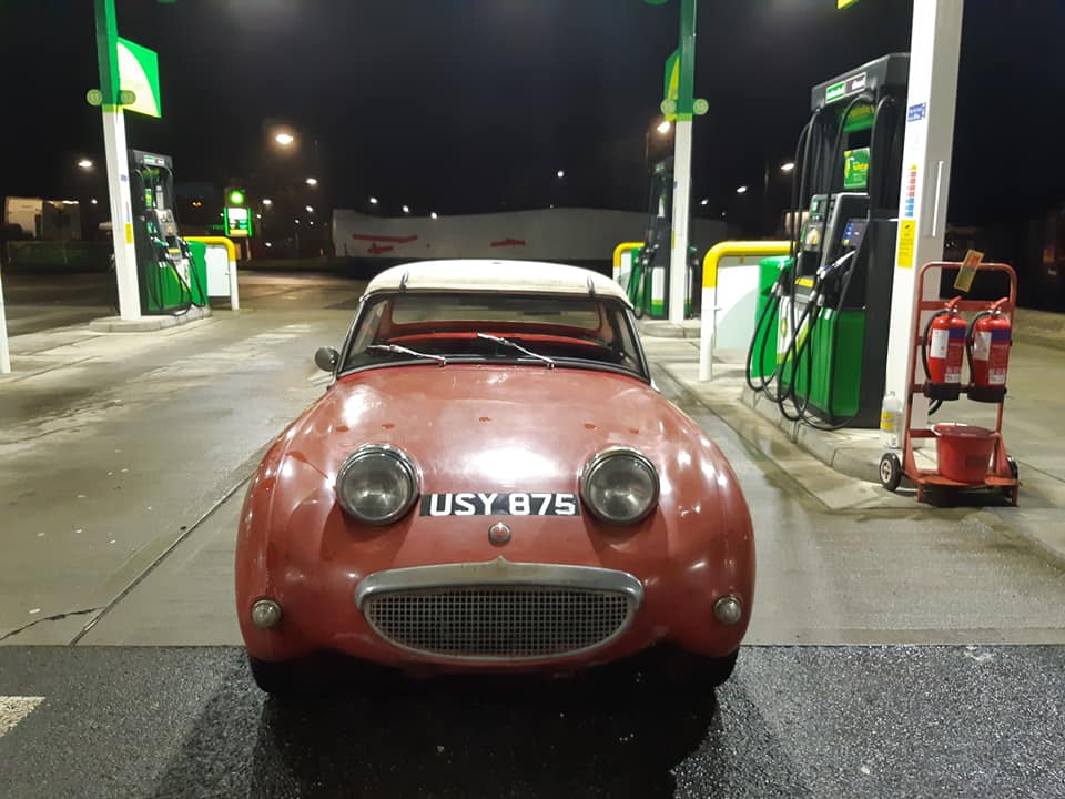 JunkyardTom's tweet photo. Forgetting when you last put petrol in might also be less a shock for people who drive #Modern_Cars (for me, post-1990 = "modern") even half the time.
Even fairly economical old cars like "Gaps" the Sprite spend a lot of time at the #watering_hole https://t.co/5yMxrP6xxd