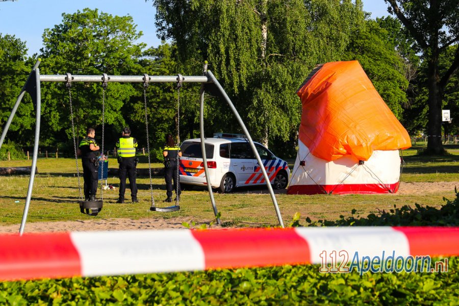 Dode aangetroffen in speeltuin in #Apeldoorn: geen misdrijf. 112Apeldoorn.