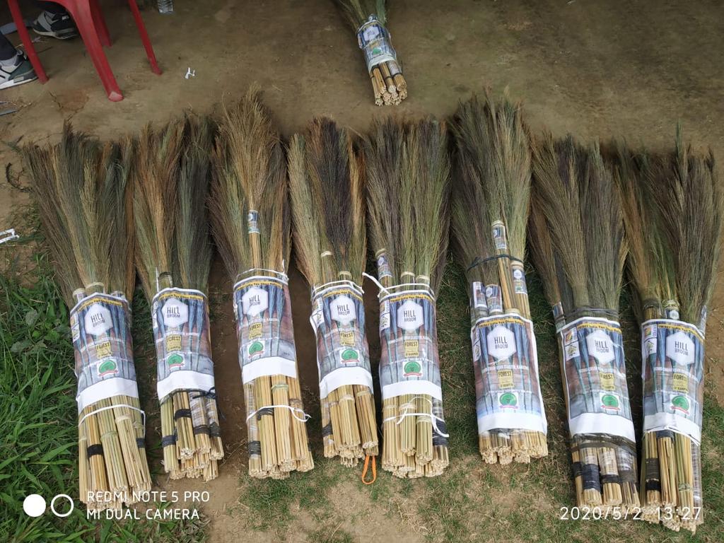 Hill #Brooms are ready in Kamjong District, Manipur under Van Dhan Yojna by TRIFED (@VanDhanSeVikas), Ministry of Tribal Affairs (@TribalAffairsIn)

VDVKs are - Kamjong, Phungyar, Phungrum, Khoripok, Shangshak and  Ngacham.
Contact person - DFO, Kamjong
@NBirenSingh @MundaArjun