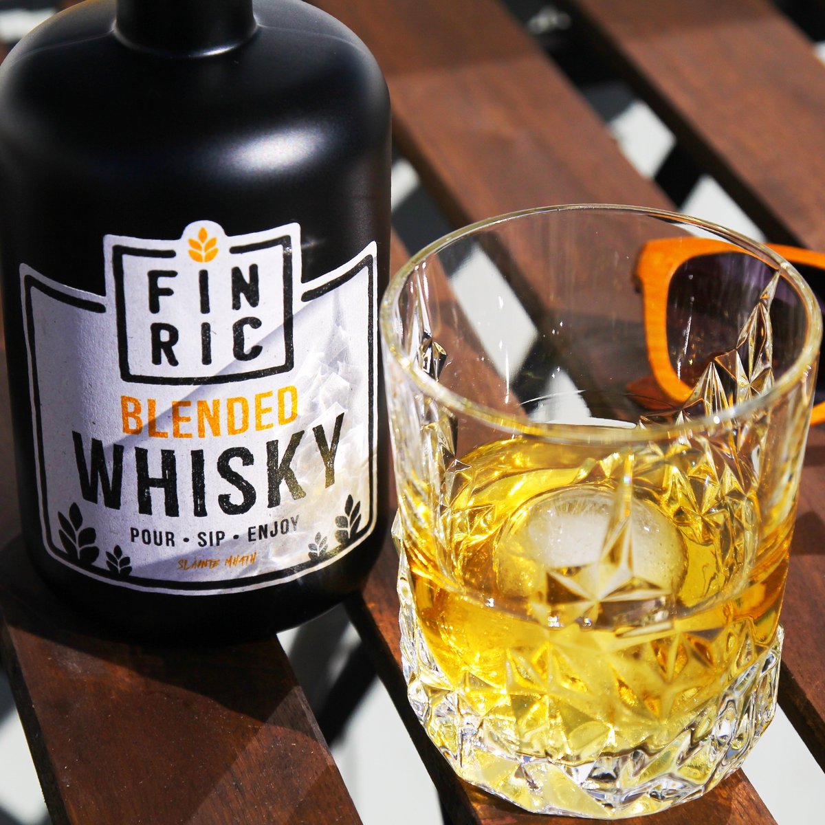 finricwhisky's tweet photo. Der #Montag hat auch gute Seiten: #Feierabend, schönes Wetter und die pure #Zufriedenheit beim Genuss eines Glases #FINRIC #Whisky on the Rocks!
#poursipenjoy #alleserlaubt
https://t.co/czrHAmuqd3
#sommer #finricwhisky #finricblendedwhisky #sonne #blend #blendedscotch #aufeis https://t.co/SOEBW0qK3a