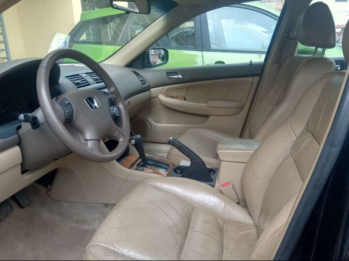 tat_autos's tweet photo. DON'T SLEEP ON THIS HOT DEAL 🔥🔥🔥

Brand: HONDA 
Model: ACCORD  
Year: 2004 Model
Condition: Neatly Used (Buy &amp; Drive, Leather seat, Good sounds, Chilling AC) 

Best cheap price ever - DM TO CLAIM! 
Pls RT when see in your TL 🙏🏾💯
#tatautos #Honda #eod #tokunbo https://t.co/WHx8TtIFhF