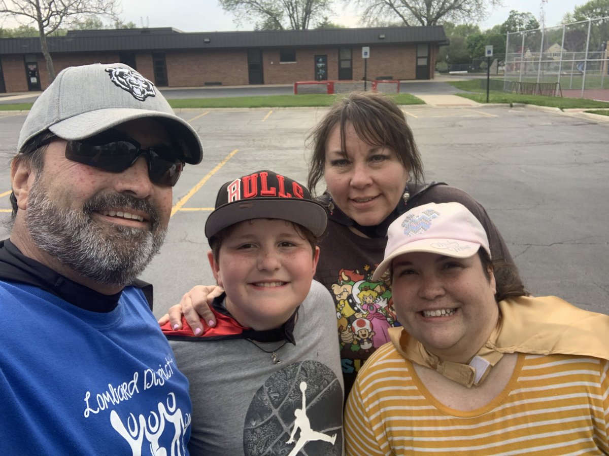 pkh1101's tweet photo. PL student council walk/run on 5/16 first responders and essential workers our super hero’s! @Pleasant_Lane @PLK5PE @PLKids123 https://t.co/FtqyFrNHW5
