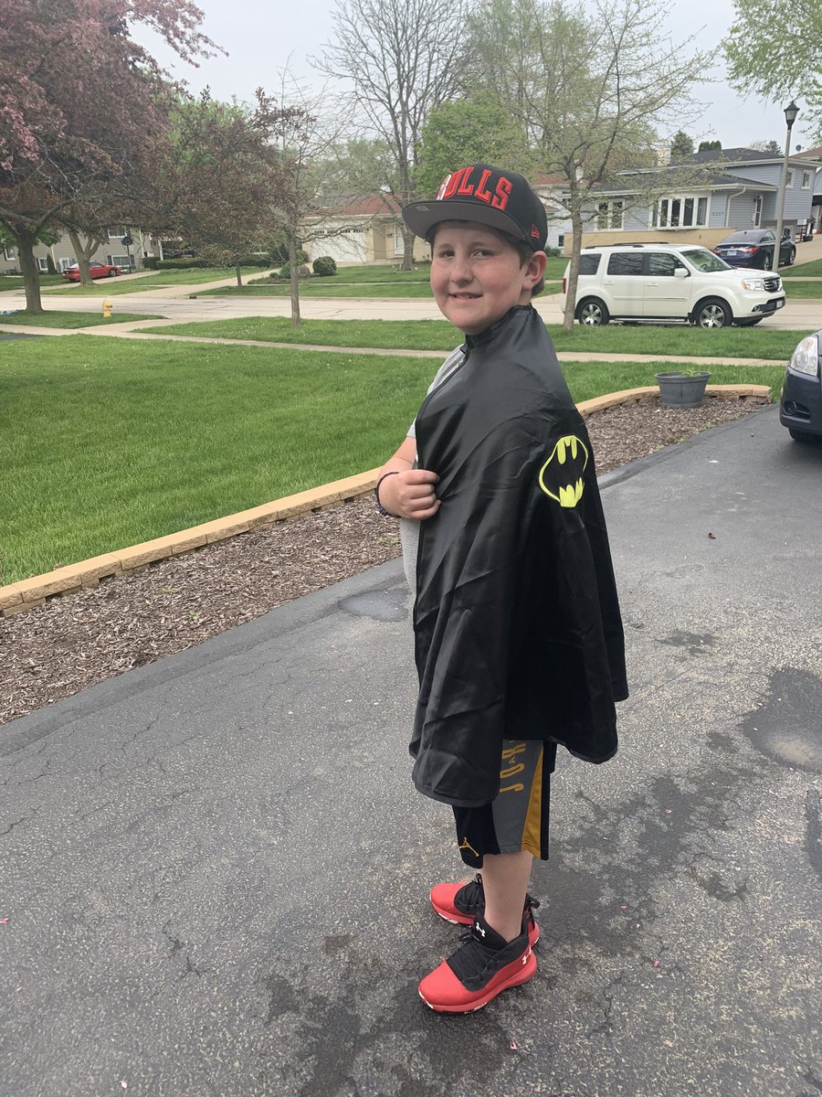 pkh1101's tweet photo. PL student council walk/run on 5/16 first responders and essential workers our super hero’s! @Pleasant_Lane @PLK5PE @PLKids123 https://t.co/FtqyFrNHW5