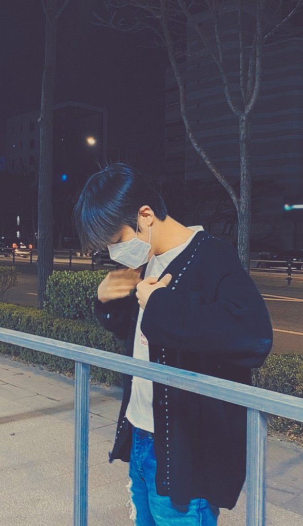 taeyongchill's tweet photo. "ka"
"Iya sa?"
"sini esa fotoin mumpung sepi"
"malu tau sa"
"ih gpp ka, mumpung sepi. nanti abis kita nonton Kaka fotoin esa gantian"
"hmhm awkey"
#OISD #ONEITSELCADAY #ONEITSTREAMINGDAY #ONEIT #X1 @x1official101 @x1members #REBOOTX1 https://t.co/iwO6NN1PzR