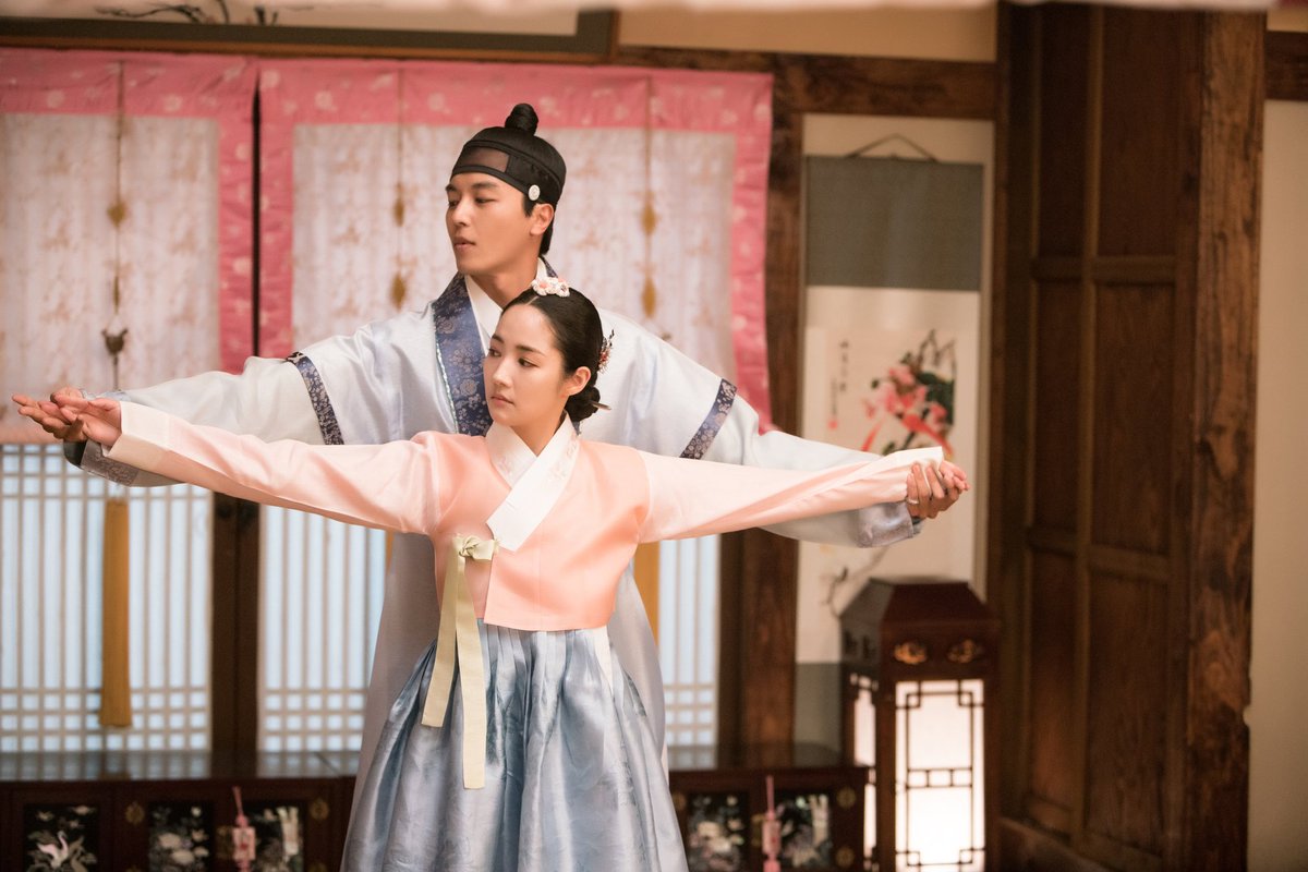 дорамы королева чорин 7. сериал королева чосон. дорама королева чорин 1 серия. королева чхорин и король. «королева на семь дней» (2017).