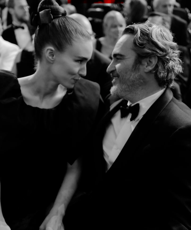 VogueSpain's tweet photo. Rooney Mara y Joaquin Phoenix serán padres (muy pronto).
https://t.co/Xg70OKi4aI https://t.co/rEAGnWi12t