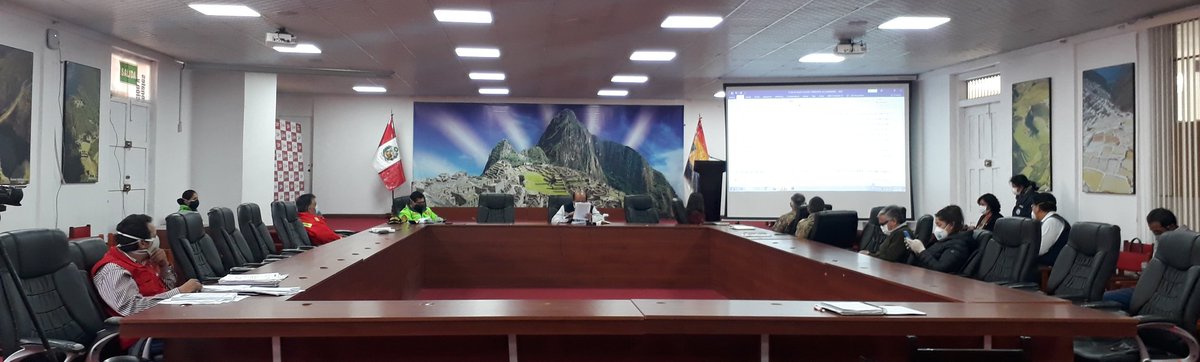 gore_cusco's tweet photo. 🔵🔴| #Ahora se viene desarrollando reunión del Comando Covid Regional con la participación del @CCFFAA_PERU @FiscaliaPeru @PoliciaPeru @PeBomberosCGBVP @EsSaludPeru #Colegiomédico #Conrede. Así mismo se tomó la prueba rapida a los integrantes del #Comando https://t.co/T1Z47NUdzG