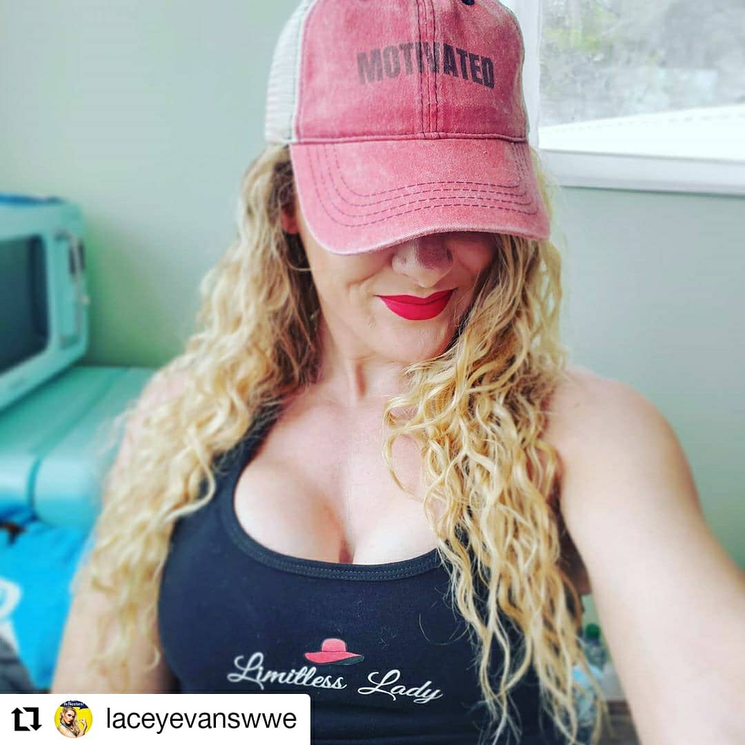 limitlessladyus's tweet photo. MOTIVATED Monday! .
Goals! 🎯
.
Dreams. 🧠
.
Plans.📝
.
 Remind yourself that you CAN DO IT!!! .
#WeCanDoIt💪 #MotivationMonday #Motivated #MindSet #MakeAPlan #MakeItHappen #LimitlessLady 🧢: @limitlessladyllc https://t.co/cDlnxvrXbr