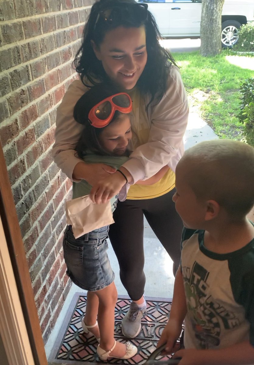 sara020798's tweet photo. You just know it’s going to be a great Monday when you get to have a playdate at your friend’s house AND then your teacher shows up with “HAPPY SUMMER DONUTS”! 
We love you, Miss Reolfi!♥️ @msreolfi 
#sweetestteacherEVER #mambrinosteam #10houses1family https://t.co/R2EBMo5dgO