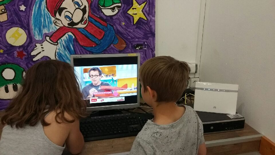 Sclaudel57's tweet photo. .@pasdecalais62 : Grâce au partenariat avec 
@MinSoliSante @AdrienTaquet et #SFR des jeunes de 7 internats de #EPDEF du #PasDeCalais ont reçu 10 box #4G pour leur permettre de poursuivre leur scolarité à distance
https://t.co/7tBcSF3fsJ
#tousmobilisés #InclusionNumérique https://t.co/Jwsss0raKP