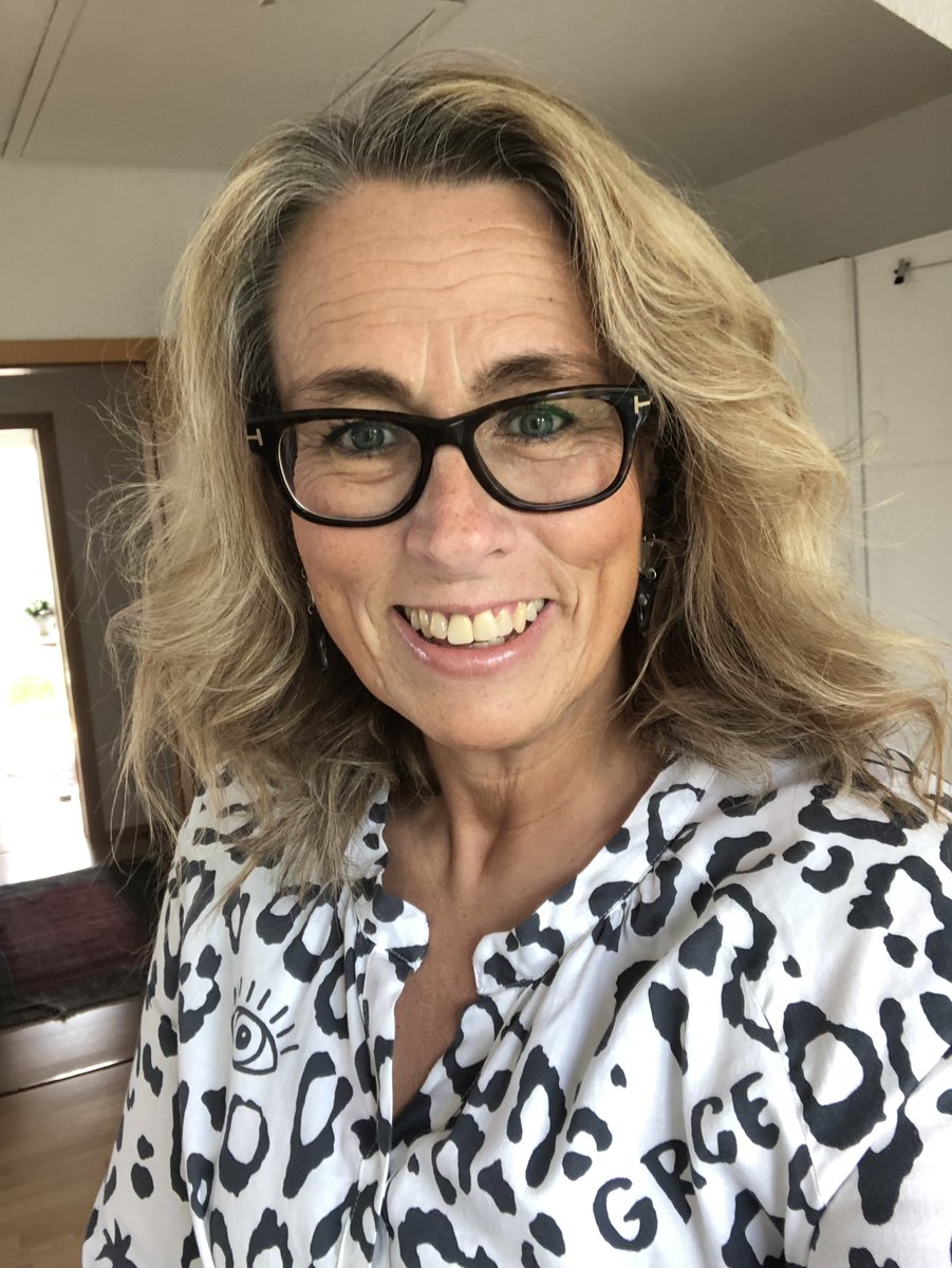 Kathari37057708's tweet photo. #Montagslaecheln aus Jever💕⚓️💕 Ich bin noch da, bewundere Euch, dass ihr so viel twittert! Ich habe die Energie einfach nicht, ich bin nur schlapp und brauche meine Energie für den Alltag... mir sind zurzeit auch andere Dinge einfach wichtiger... und achte sehr auf mich💕 https://t.co/CQeqUCQKlx
