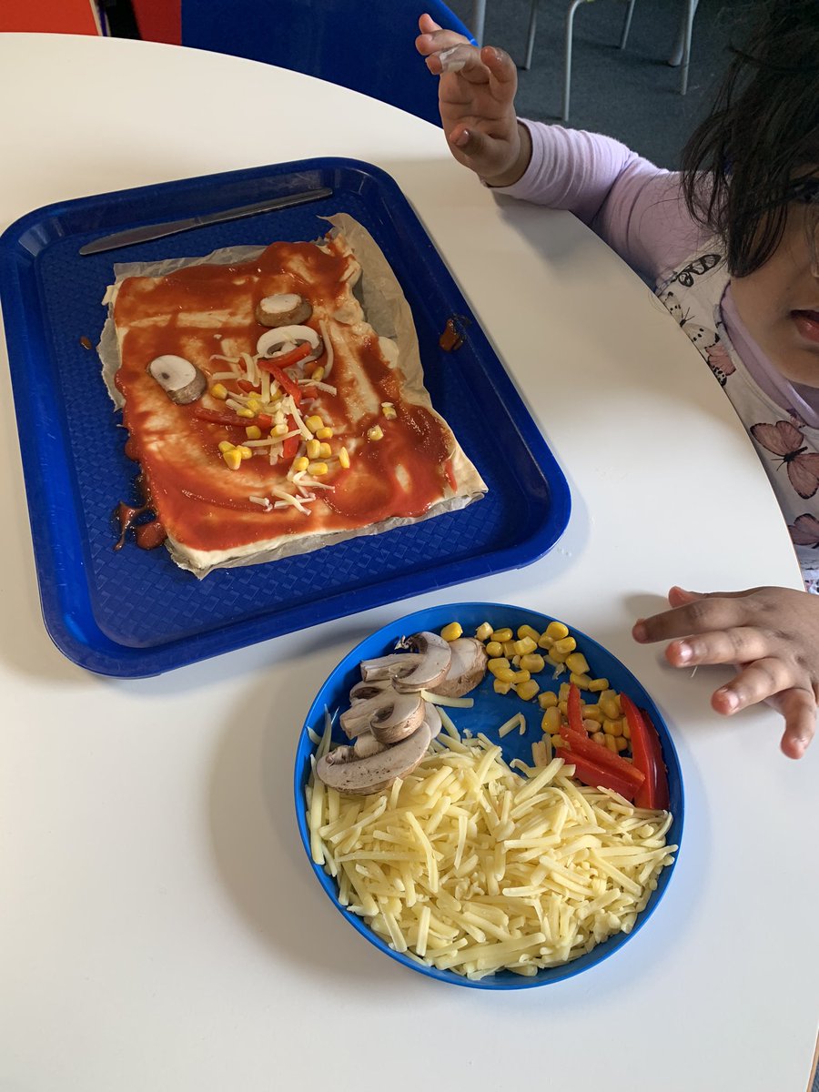 Ana_Reks's tweet image. Looks like our key worker children will be having pizza for tea. #DTproject #designapizza