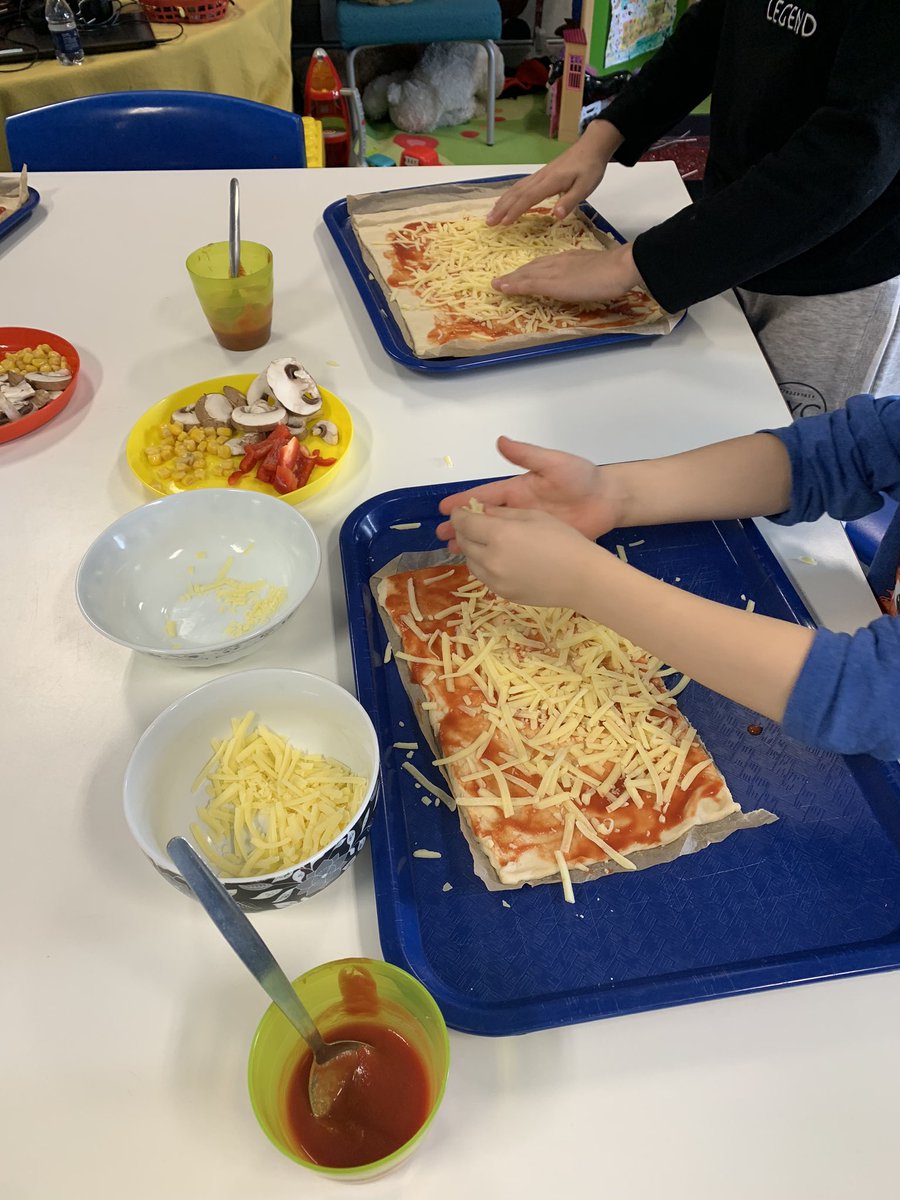 Ana_Reks's tweet image. Looks like our key worker children will be having pizza for tea. #DTproject #designapizza