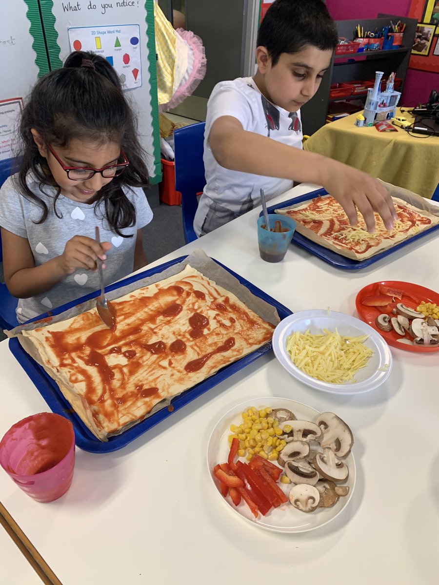 Ana_Reks's tweet image. Looks like our key worker children will be having pizza for tea. #DTproject #designapizza