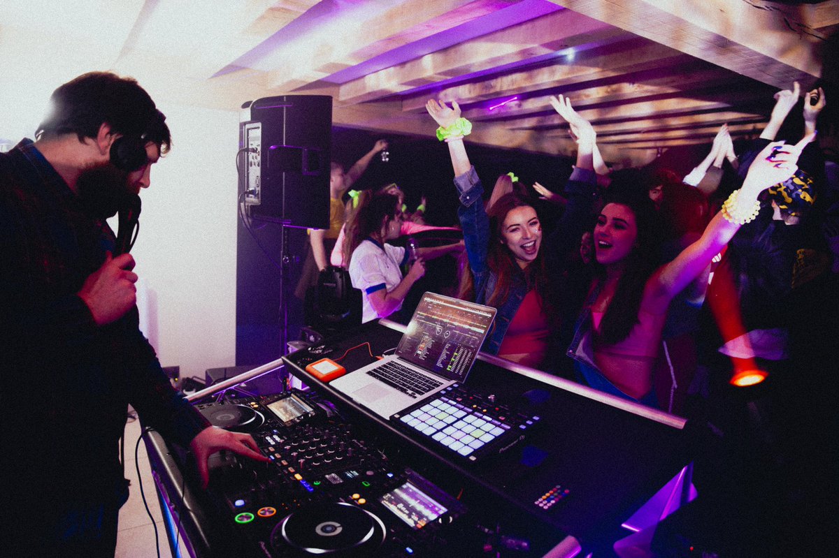 Hands up if you miss partying with your friends 😢 #lockdown