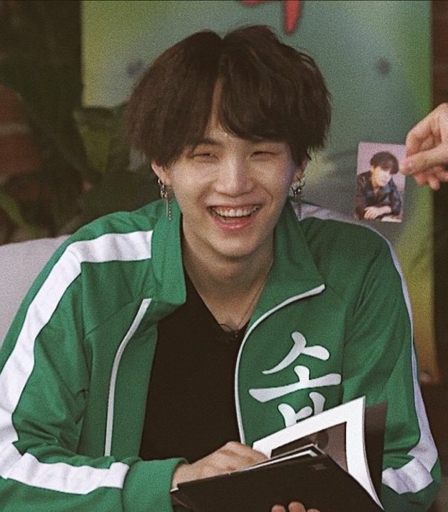 he was SO HAPPY to receive hoseok's photocard pls he babie :(