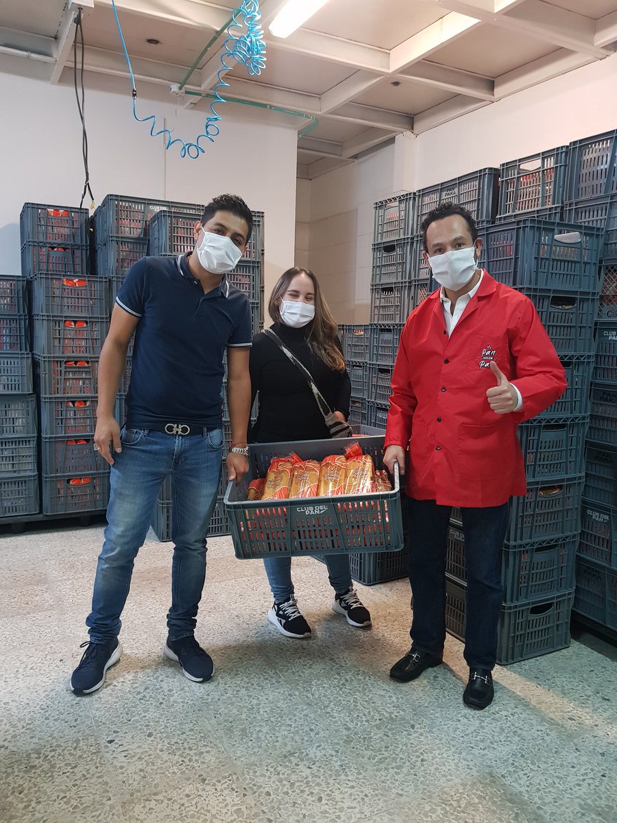 SantiagoMoraRe1's tweet photo. Donamos oportunidades!#PanSemilla

Lilian y su esposo tienen una hermosa niña de 2 años. Vivían de vender ropa. Sus ahorros se acabaron.

Donamos una oportunidad de negocio entregándoles 200 panes, que ya empezaron a vender! Nuestra sonrisa es enorme!

@LilianLombo @Susanadeleonc https://t.co/Dz39Kj2Lg8