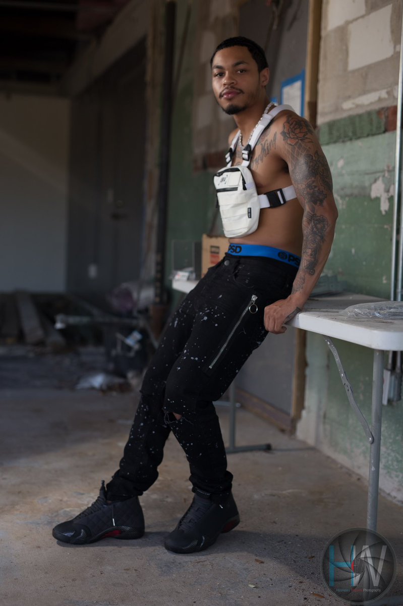 theeDonB's tweet photo. Socially distant.
.
.
Model: @iampatrick.v
Styling: @_theedonb_
Photography: @hennessywilliamsphoto
.
.
#styledbydonb #patv #hennessywilliamsphoto #quarantinelife #psd #fashion #floridastylist #offblack #explorepage #explore https://t.co/PRyVaNj3h5
