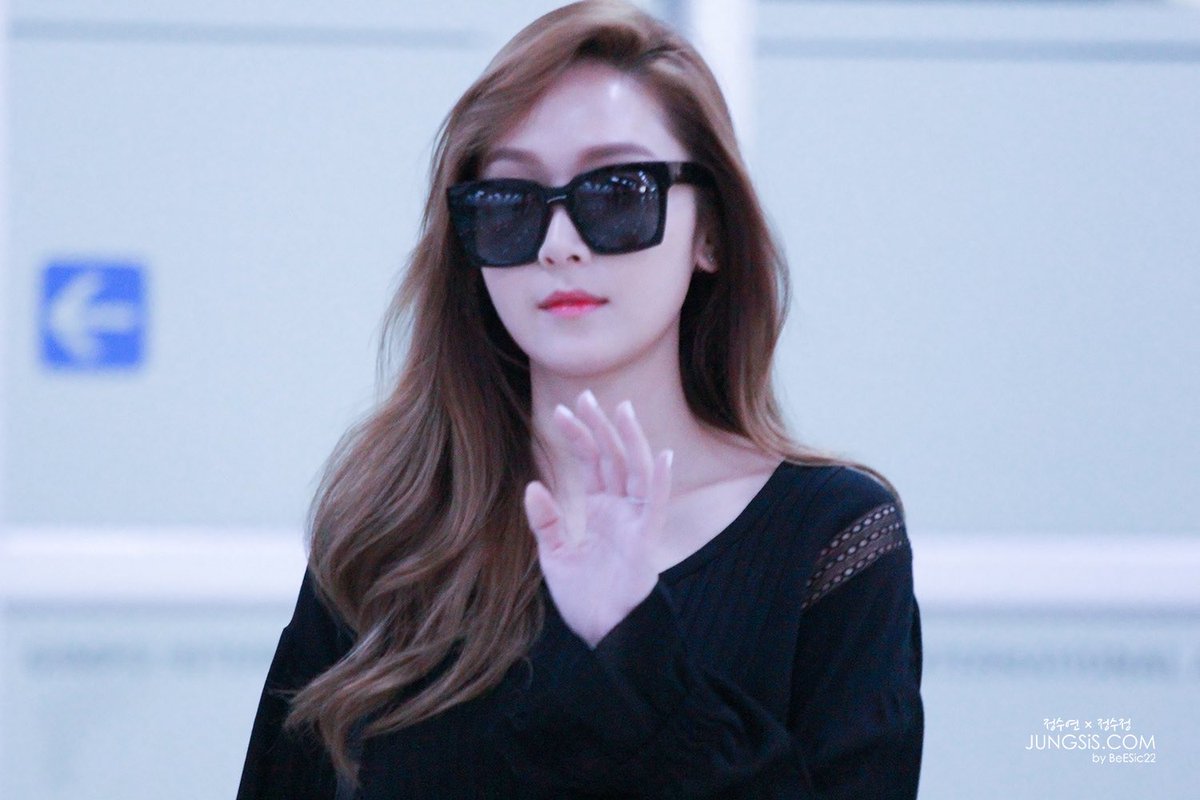 timeto_jsy's tweet photo. 160519 공항 입국 
#제시카 #Jessica #JessicaJung https://t.co/pvTKrrG37r