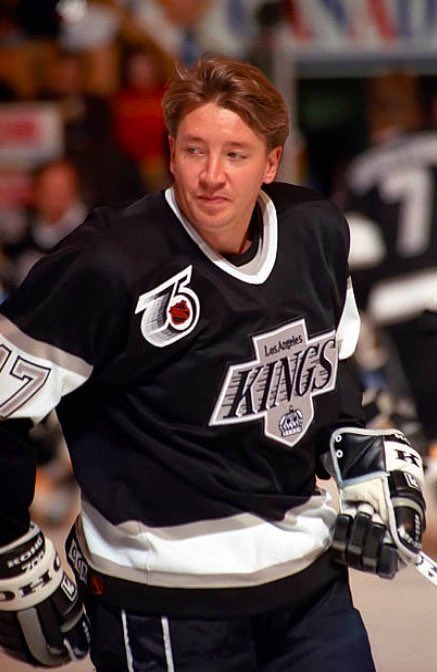 Happy birthday to former forward Jari Kurri, who was born on May 18, 1960.  