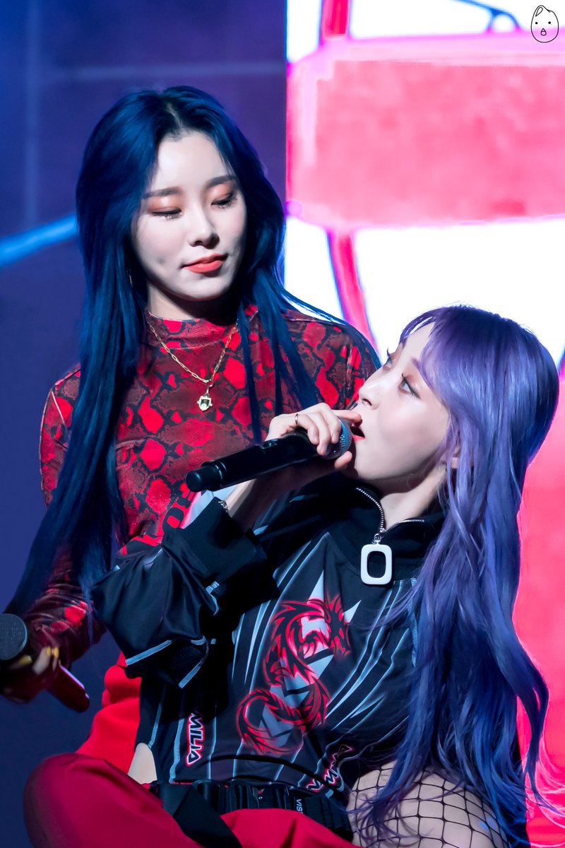 BoB_12220417's tweet photo. 191114 reality in BLACK 팬 쇼케이스

인스타 티키타카를 보고 밥이가 꺼내왔밥

#마마무 #문별 #휘인 #MAMAMOO #MOONBYUL #WHEEIN https://t.co/oGbjTxawJh