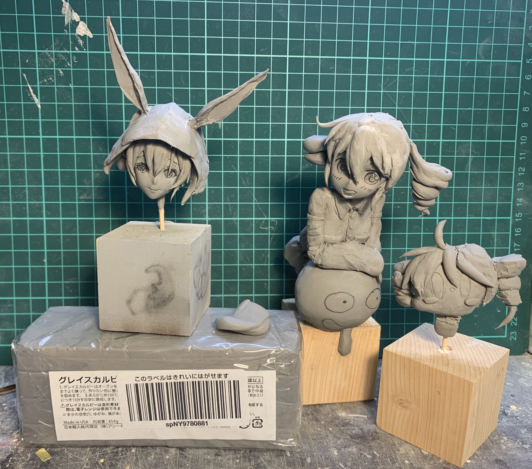 たろゐち Wf 8 13 11 在 Twitter 上 Utau界隈向けに説明すると テトのみ でたるさんさんが紹介してくれた粘土 順番に ポリパテ 主剤と硬化剤を混ぜて固める 臭い 粉がすごい出る ファンド 石粉粘土 自然乾燥で固まる スカルピー 樹脂粘土 焼くまで