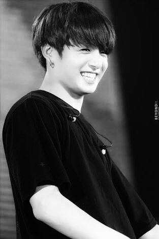 jeonzeo1's tweet photo. عقمو عينكم ب ضحكه الارنب 🥺💔 

#jkperfect https://t.co/lv1DUShMqT
