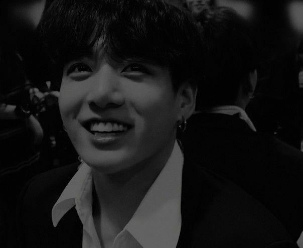 jeonzeo1's tweet photo. عقمو عينكم ب ضحكه الارنب 🥺💔 

#jkperfect https://t.co/lv1DUShMqT