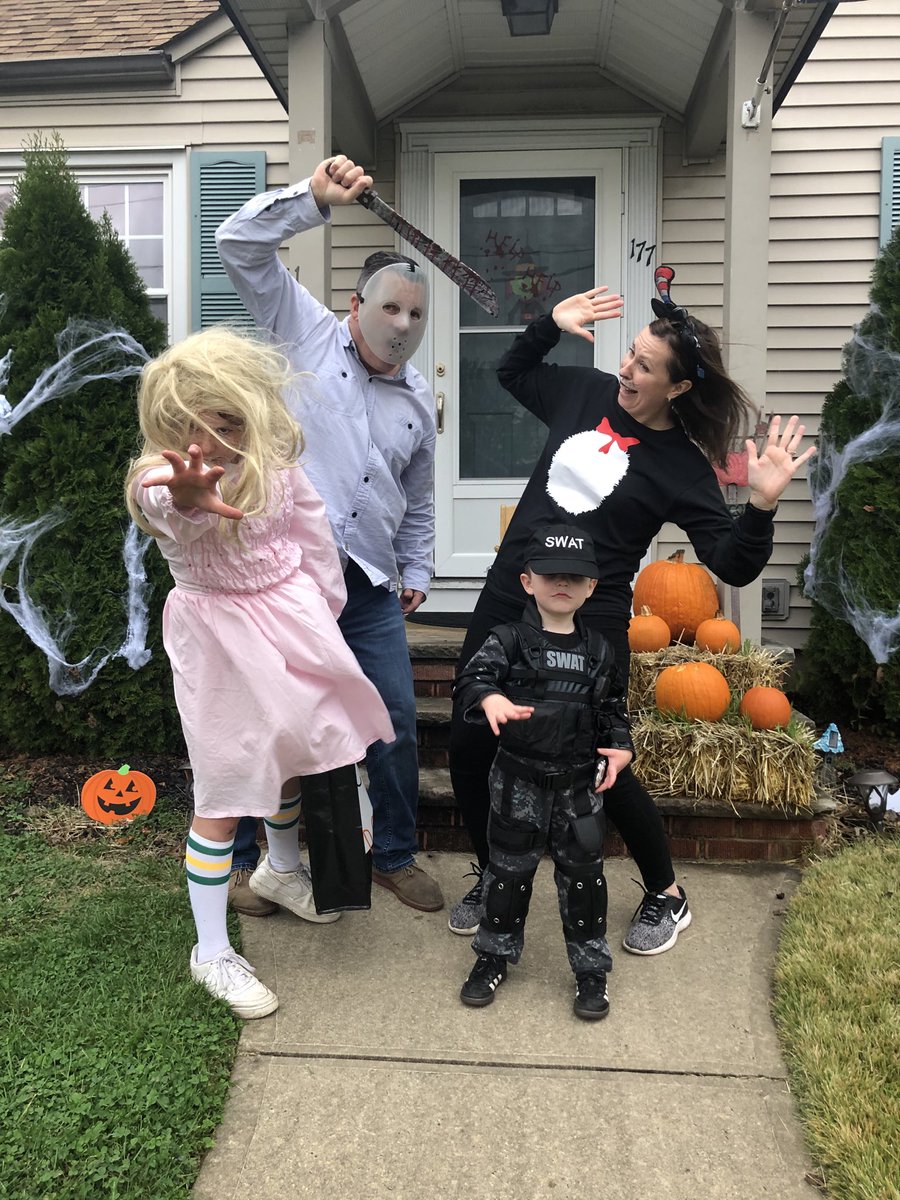 ckenneyfms's tweet photo. FMS Family Appreciation Day    A throwback to our favorite time of year! #Halloween #wearefms ⁦@FordsMiddleWTSD⁩ https://t.co/U7NWIMGk6g