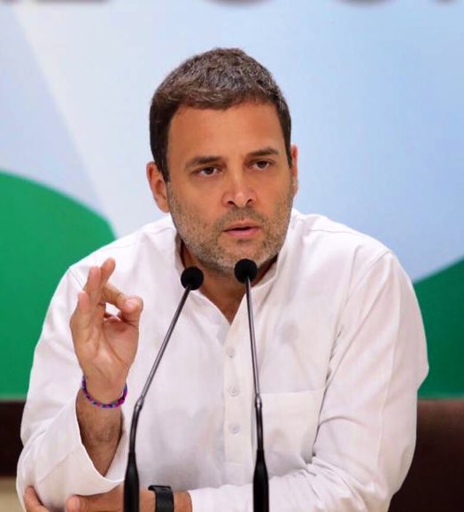 RWashiq's tweet photo. These are the pics of @RahulGandhi  with migrant workers ,facing the press,with farmers and the experts Show me one pic of @narendramodi like this and I'll accept that our PM really cares. 
Modiji got no guts to face the people in such cases
#PMcarefund
#Migrantworkers 
#covid19 https://t.co/87PsQmzIY4