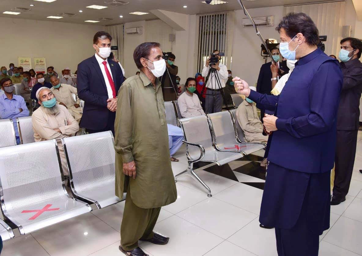 PakPMO's tweet image. Ehsaas Emergency Cash aims at providing financial support to those who have lost their jobs during the Coronavirus Pandemic. So far, more than Rs. 3 Billion has been collected through PM’s COVID Relief Funds which will be utilised to facilitate the initiative.
@Ehsaas_Pk
#COVID19