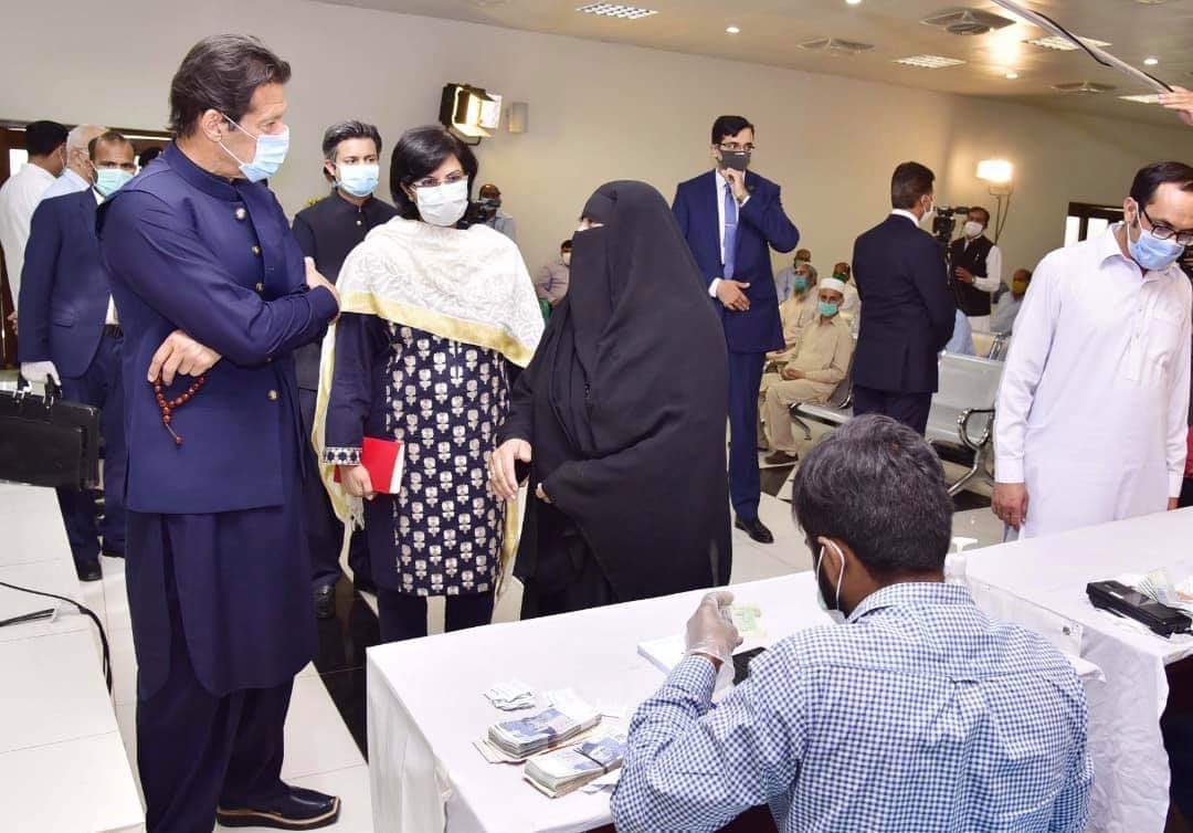 PakPMO's tweet image. Ehsaas Emergency Cash aims at providing financial support to those who have lost their jobs during the Coronavirus Pandemic. So far, more than Rs. 3 Billion has been collected through PM’s COVID Relief Funds which will be utilised to facilitate the initiative.
@Ehsaas_Pk
#COVID19