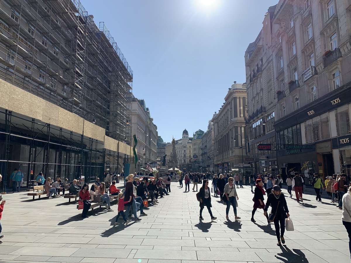 DominicMorano's tweet photo. So, I have now transferred the registration for the #VCM from 2020 to 2021 and look now confidently forward to next year, to RUN #ViennaCityMarathon2021 with Team #Unstoppable @Anderssson93 @pilwarsch &amp; Co #yeahhh 🥳 #TogetherWeRun2021 https://t.co/0l7X1b0Ztf