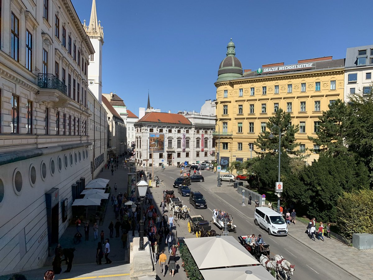 DominicMorano's tweet photo. So, I have now transferred the registration for the #VCM from 2020 to 2021 and look now confidently forward to next year, to RUN #ViennaCityMarathon2021 with Team #Unstoppable @Anderssson93 @pilwarsch &amp; Co #yeahhh 🥳 #TogetherWeRun2021 https://t.co/0l7X1b0Ztf
