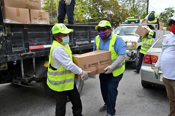 Recorriendo casa por casa llegamos a la puerta de tu hogar con el apoyo alimentario para ayudar a los que más lo necesitan. #QuédateEnCasa #JuntosSaldremosAdelante
