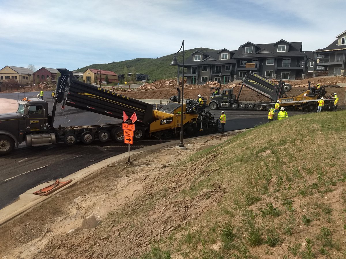 SummitCountyUT's tweet photo. Crews are making good progress performing the final pave of the #Pinebrook roundabout! They will move to the north side of I-80 tomorrow to work on the #JeremyRanch roundabout. I-80 westbound on/off ramps will be closed while the work takes place. Details: https://t.co/fBEgXySnH0 https://t.co/AwztI6Ic85