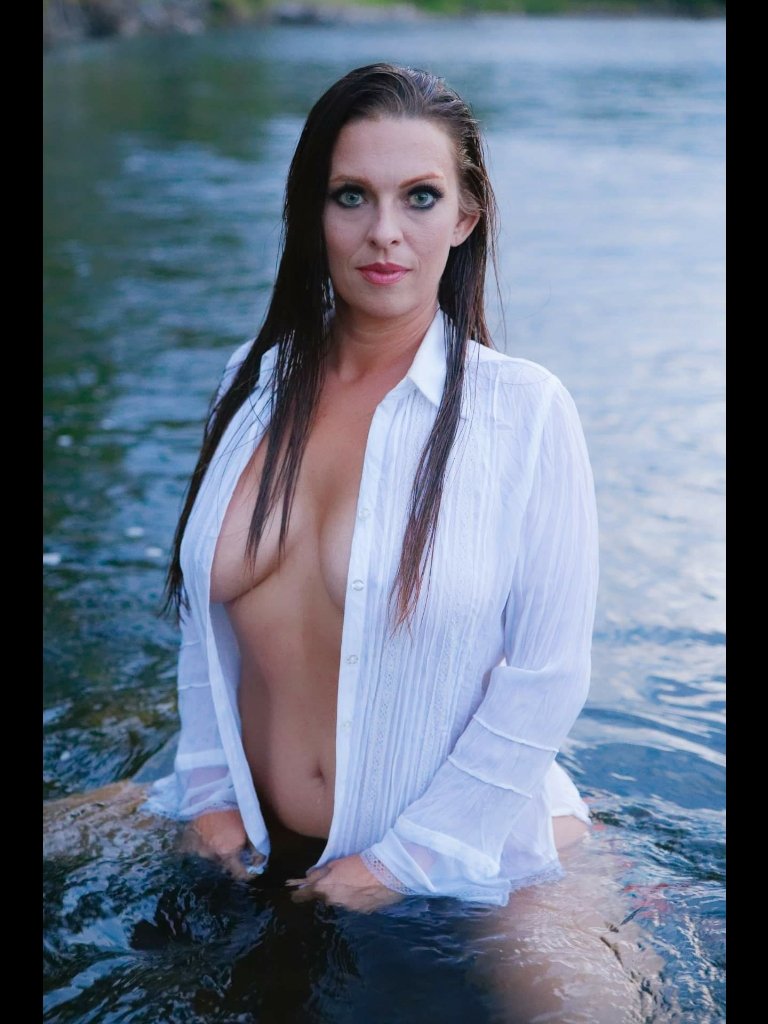 annellajo's tweet photo. voting starts may 25th. #model #maximmodel #maximcovermodel #maximcovermodel2020 Vote for AnnellaJo Perry to be on the cover of Maxim Magazine https://t.co/S8GVi6Alhl https://t.co/rrrDnv23ws