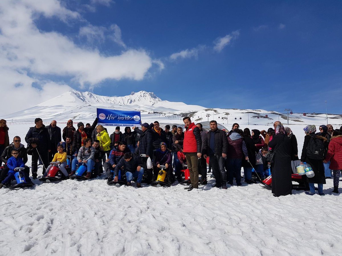 #GencizBiz gönüllüyüz.                              #GencizBiz  geleceğiz