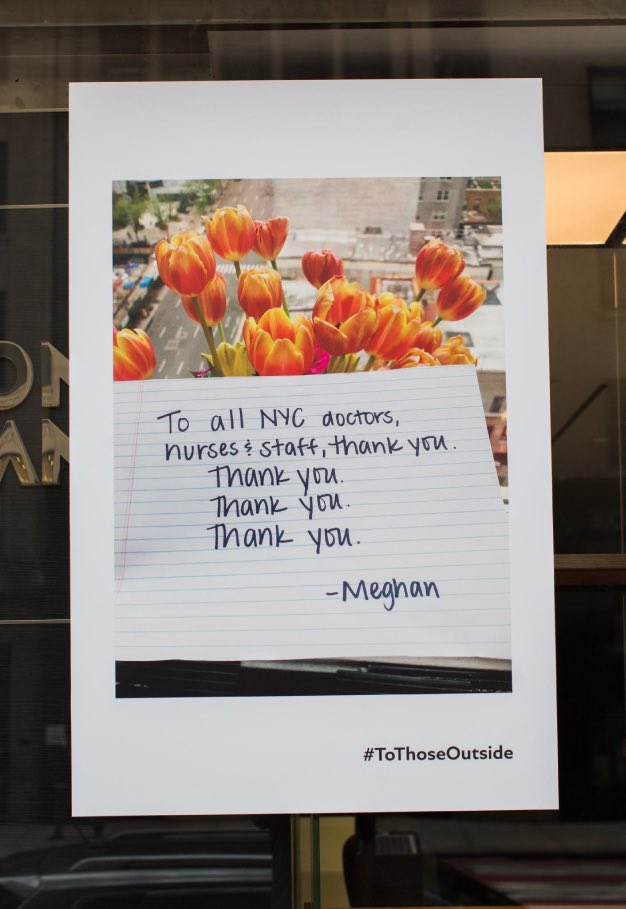 kiiwiit_es's tweet image. Montblanc llena los escaparates de sus tiendas de Vancouver, San Francisco, Nueva York, Toronto y Chicago con mensajes de agradecimiento.

Estas notas escritas a mano  son dedicados a todos los trabajadores esenciales.

#kiiwiiT 🥝 #ToThoseOutside #marketing #tienda #escaparate