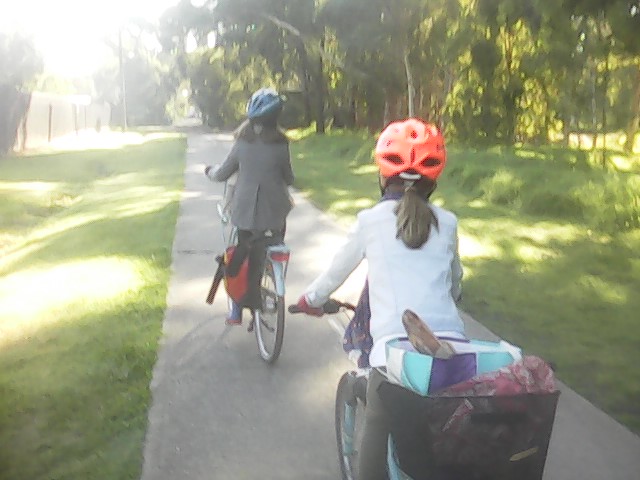  @JaalaPulford meet my kids, shopping by bike. Safe on albeit too narrow shared paths! We enjoy travel (no car). We don‘t enjoy streets with unsafe speeds/no protected bike lanes. Please: when urban default speed limit 30km/h so my family safer+ streets healthier+joyful for all?