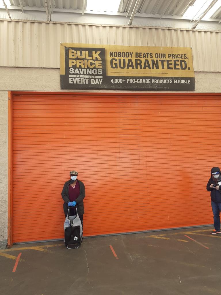 People still gotta wait in line just to get into Home Depot...in "consumer protective gear". #Coronaworld #tempreality
