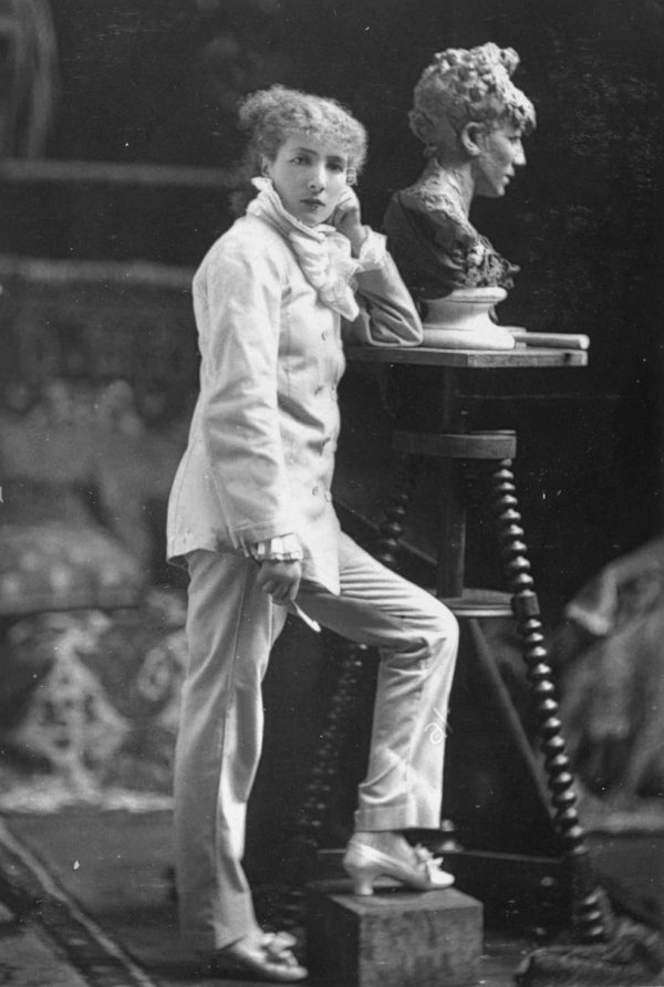Womensart Sarah Bernhardt 1844 1923 A Popular French Stage Actress Who Was Also A Sculptor Her Talent Was Defended By Many After Rodin Dismissed Her Work As Old Fashioned Tripe Womensart T Co f06pon63