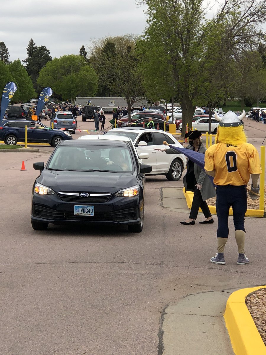 AugieMBB's tweet photo. Augustana Class of 2020 celebrated their last day on campus with a drive thru celebration!  Proud of All our seniors, it was great having Tommy and Bodey back on campus! We can’t wait to see the success that Tommy, Carter, Bodey, and Beau will all have moving forward in life! https://t.co/JgVdTOFcvb